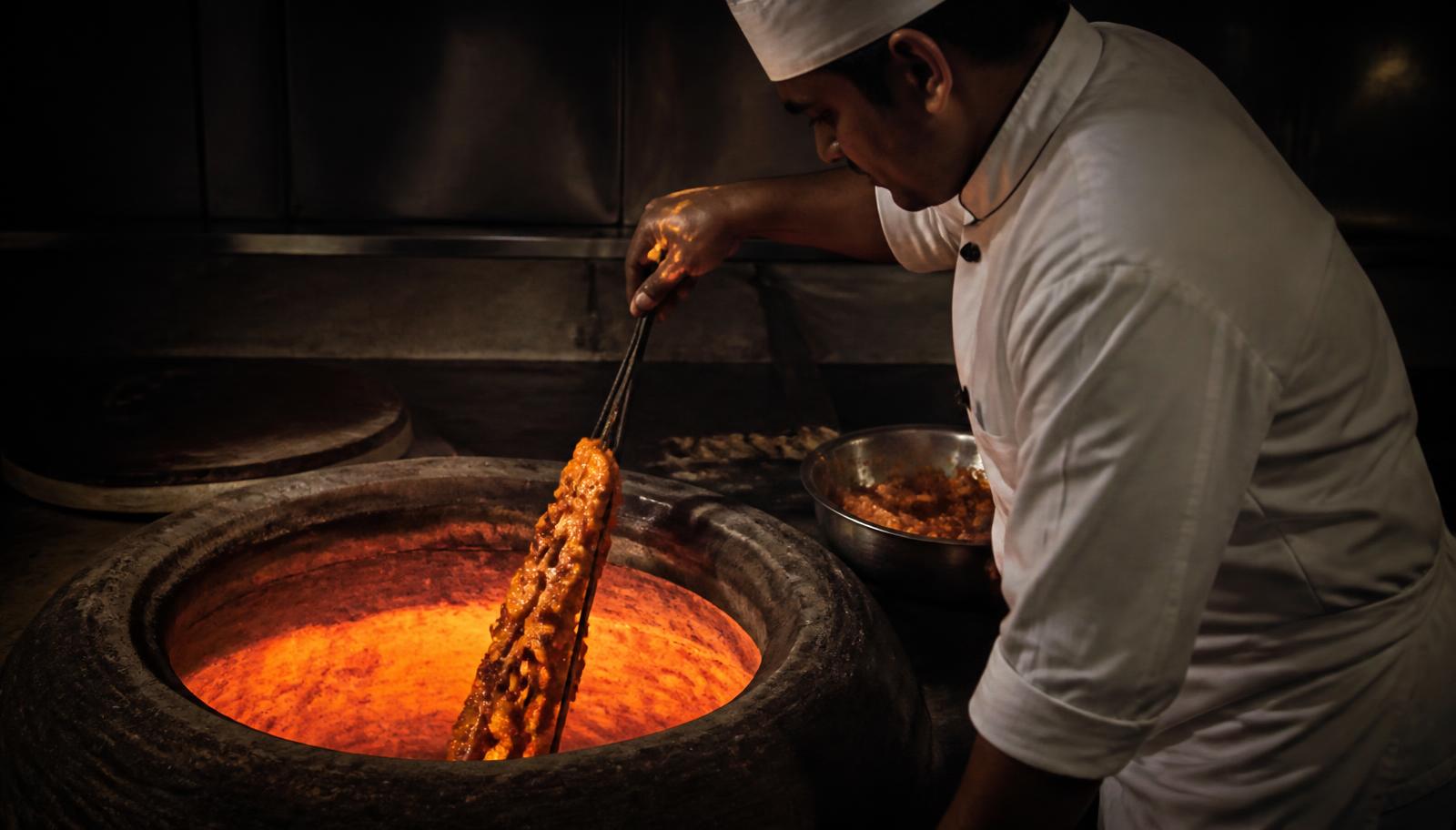 Dentro del tandoor: por qué el horno de barro sabe diferente